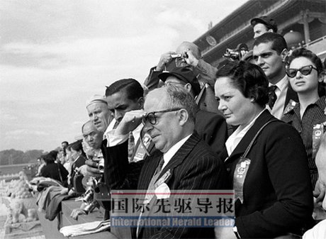 1957101չڣ찲Ź㳡ף찲Ź̨ϵİӰš/