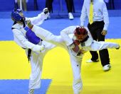 图文：跆拳道女子67KG以上级 铜牌争夺战进行中