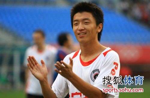 图文中甲沈阳12辽宁杨旭鼓掌