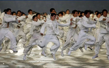 奥运开幕式上穿"飞跃"的太极表演