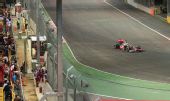 图文：F1新加坡站练习赛 汉密尔顿在比赛中
