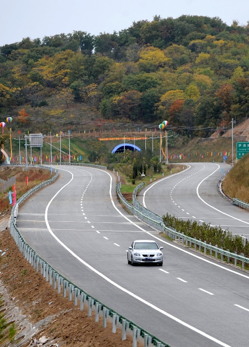 图文:吉林省高速公路通车里程突破1000公里