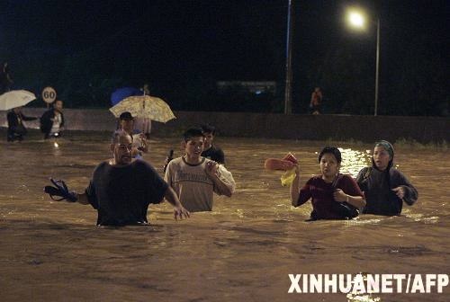 热带风暴引发菲律宾强降雨造成51人遇难(图)