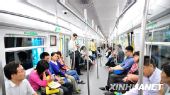 北京地铁4号线首日客流达到20多万人次(组图)
