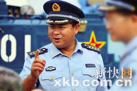 为此,新快报记者专访了空降兵阅兵领导小组组长,副部队长王永臣.
