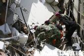 印尼抗震救灾艰难进行 64支救援队聚集灾区(图)