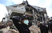 印尼地震山泥掩埋村庄 废墟下尚有4千人(组图)