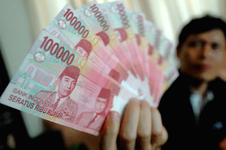 印尼盾一年升值15%+货币兑换私贩街头营业(图