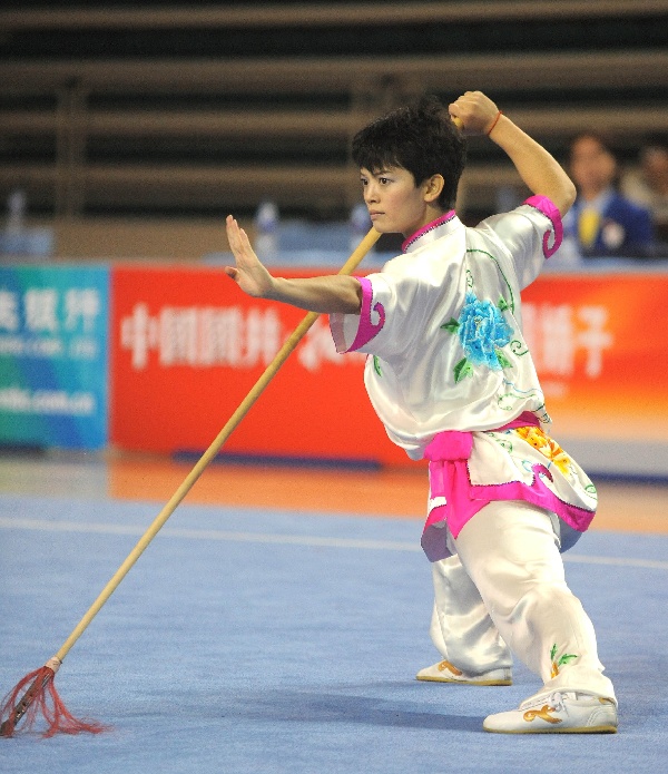 图文:全运会武术比赛 赵诗在女子枪术比赛中