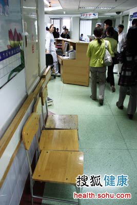 301心内科病房通道内的等候椅