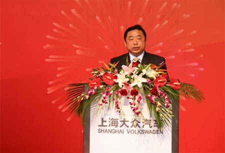上汽集团董事长胡茂元在下线仪式上讲话