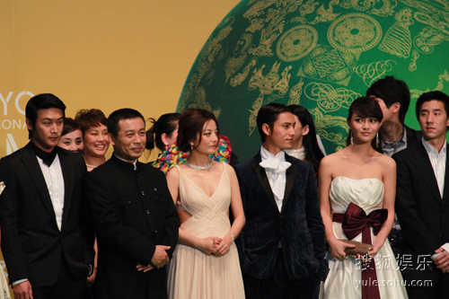 东京电影节开幕绿地毯，赵薇美若天仙的造型堪称其巅峰代表作。