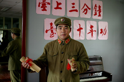 张国立《相伴》惨遭土埋 拍戏敬业感动演员来喜