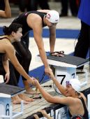 图文：女子混合泳接力上海夺冠 庞佳颖抵达终点