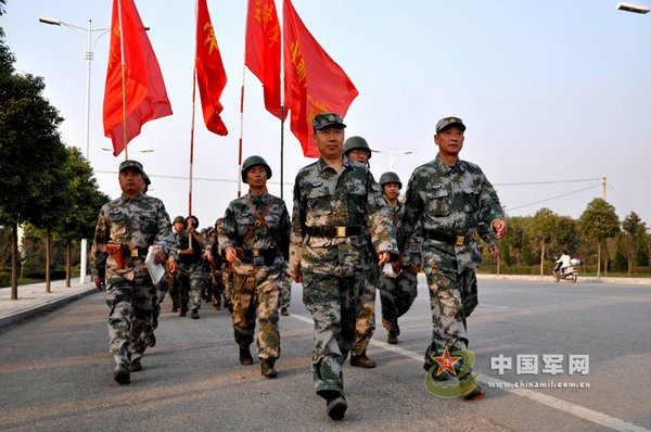 "空降机动——2009"跨区战役机动演练进入敌后战役转移阶段,空降兵某