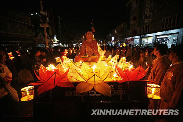 缅甸庆祝点灯节组图