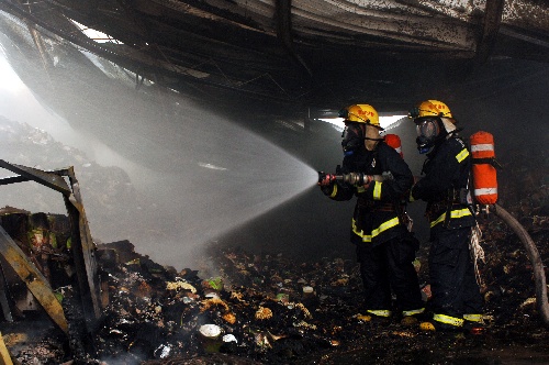 重庆茶叶市场3600平方米库房被烧毁 损失上千