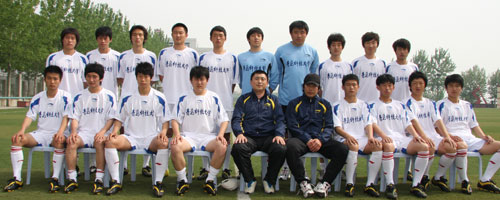 图文:[中乙]2009年13强全家福 青岛科大足球队