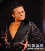 图文：中国体育舞蹈公开赛 男选手激情四射