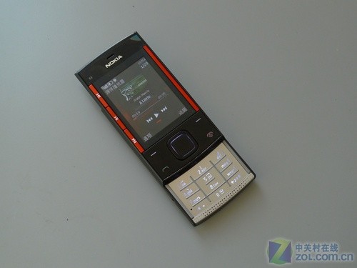 S40滑盖音乐手机 红色诺基亚X3上市开卖 