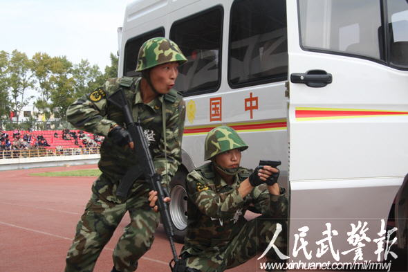 武警佳木斯支队"利剑-09"反恐演习大显身手(组图)