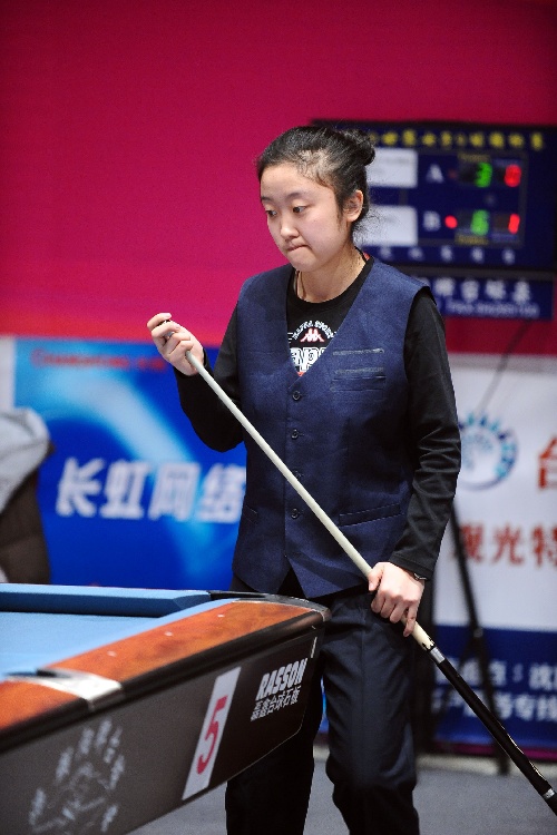 图文:九球锦标赛首轮 中国选手刘佳