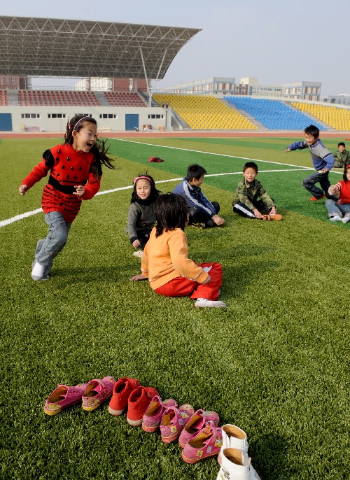 (国际儿童日·新华聚焦(2)孤儿李珊威的幸福生活