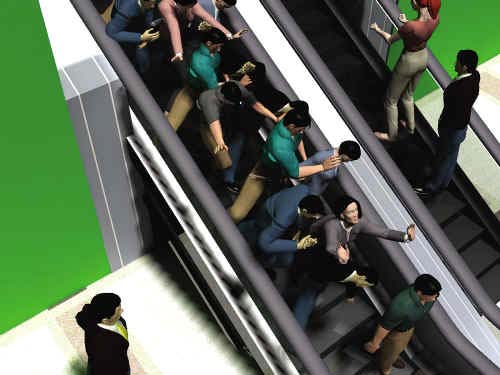 广州地铁三号线站台被逼爆 多名乘客被挤倒(图