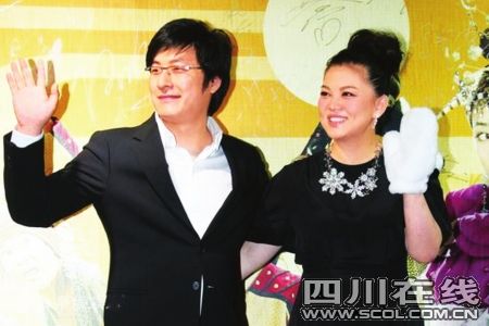 李湘与老公出席活动