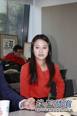 图文:农心杯第三局 美女棋手陈盈初段准备讲解