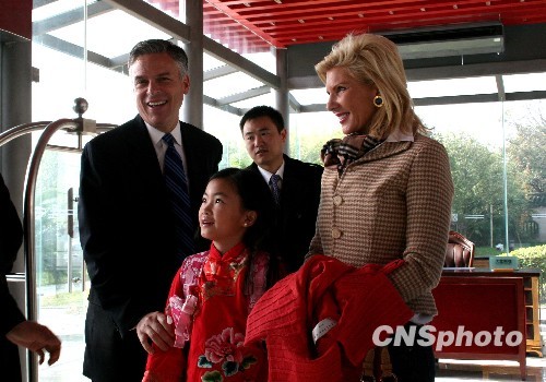 美国驻华大使洪博培夫妇携女儿杨乐意扬州寻根(组图)