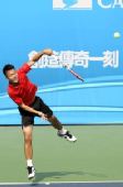 图文：东亚运网球首日赛况 选手发球瞬间