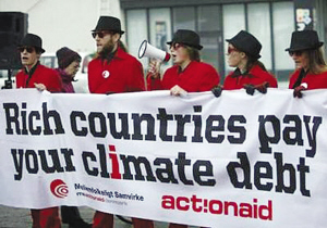 环保主义者在哥本哈根街头举行示威。
