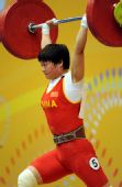 图文：举重女子58KG级李雪英摘银 这一举很轻松