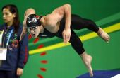 图文：男子50米蛙泳王帅获铜牌 跳入水中的瞬间