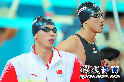 图文：男4x100混中国队摘银 中国两位选手