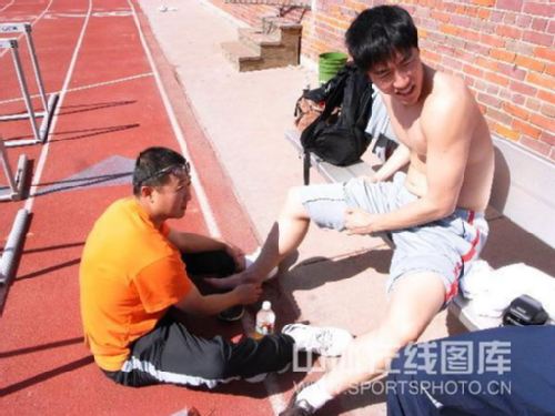 01 2009年初 刘翔在美国疗伤期间训练