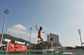 图文：女子3000米障碍赛李珍珠夺冠 飞跃水池