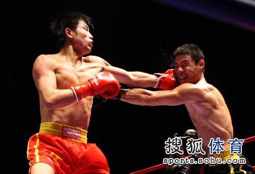 图文搜狐功夫之夜舟山开战徐吉福面部挨拳