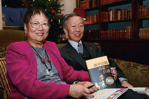 12 月6 日，高锟和夫人黄美芸在斯德哥尔摩接受《外滩画报》独家专访