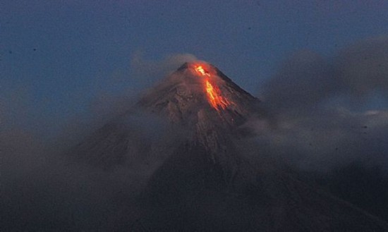 组图:世界最完美火山锥 菲律宾马荣火山将爆发