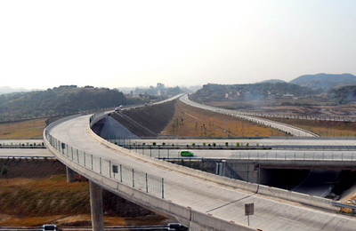 玉林市岑兴高速公路管理体制逐步完善(图)