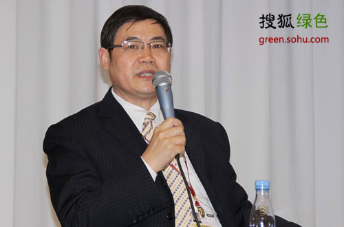 中国社科院城市发展与环境研究所所长潘家华在会上致辞