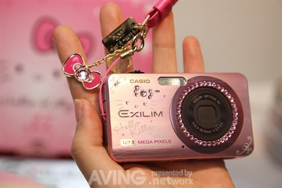 庆祝35岁猫龄 卡西欧发布HelloKitty限量版相机