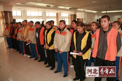 河北保定22人涉黑团伙公审被控11项罪名图