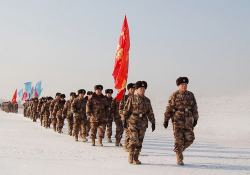 内蒙古军区某预备役师开展冬季适应性训练(图)
