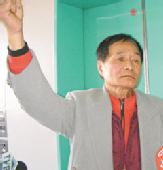 绿营肇事者探望受伤警察 拒绝致歉不欢而散(图)