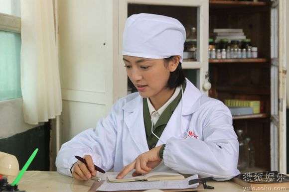 《幸福在路上》罗海琼饰演女护士"李莉"