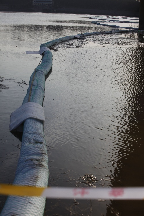 组图:陕西柴油泄漏影响黄河水质 河南应急处置