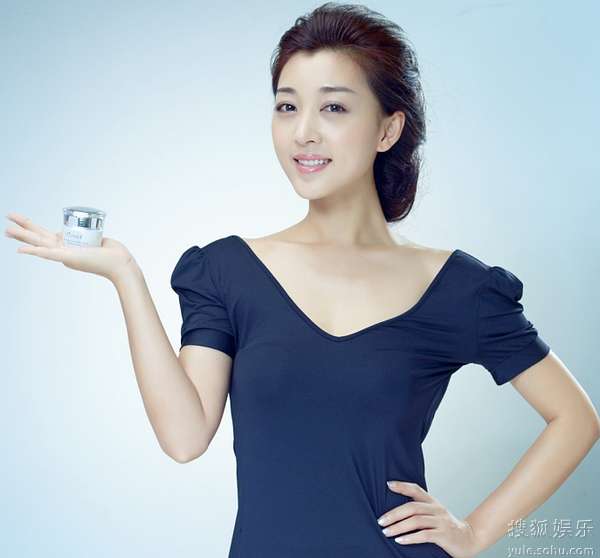 内地八卦   近日,华谊气质女星姜鸿因电视剧《中国式相亲》,《黑玫瑰